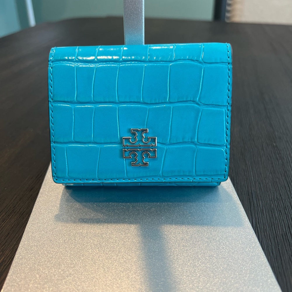 NWT Tory Burch Britton Embossed Compact Wallet - Picture 5 of 8